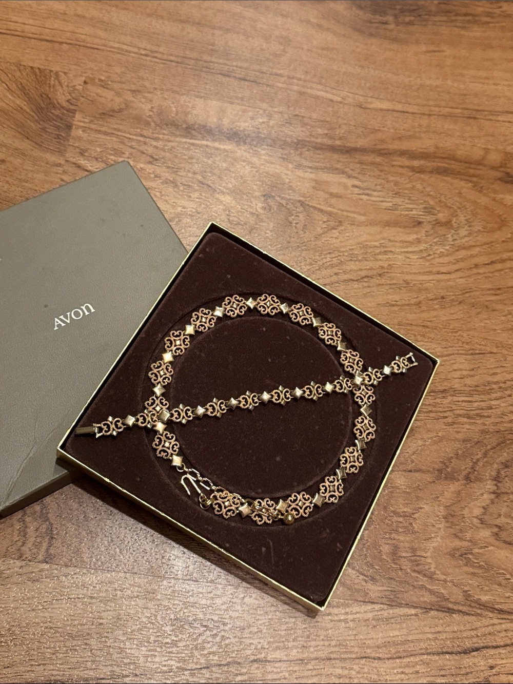 Vintage Avon Gold Floral Filigree Necklace and Bracelet Set